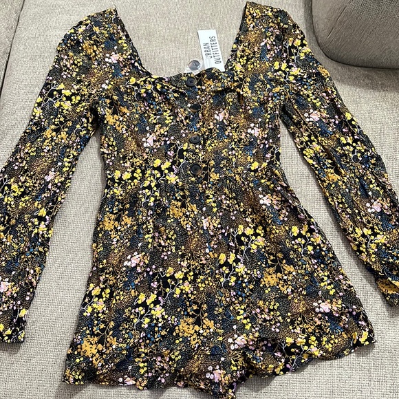 NWT Urban Outfitters Paulina Long Sleeve Floral Romper - Picture 2 of 8